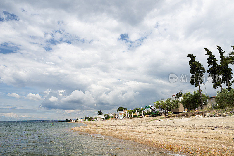 希腊，Halkidiki, Gerakini村的海滩。